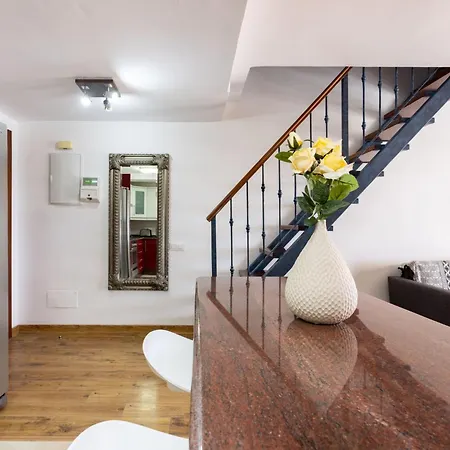 Apartamento Attic Vistas Mit Wunderschoenem Meerblick By Interhome