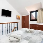 Attic Vistas Mit Wunderschoenem Meerblick By Interhome * 美洲海滩