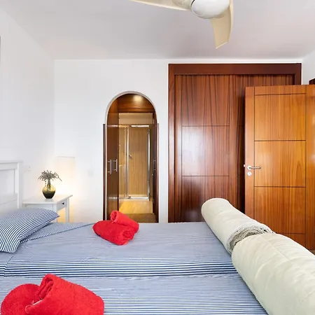 Attic Vistas Mit Wunderschoenem Meerblick By Interhome Apartament