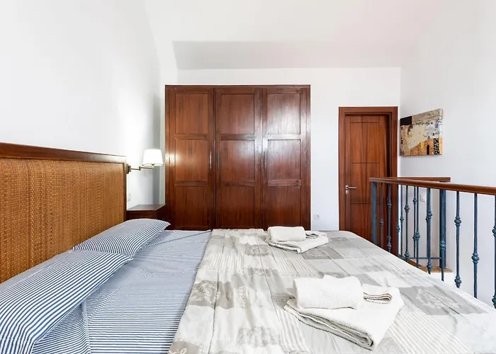 Attic Vistas Mit Wunderschoenem Meerblick By Interhome