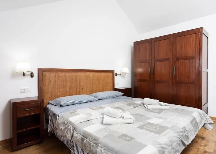 Appartamento Attic Vistas Mit Wunderschoenem Meerblick By Interhome